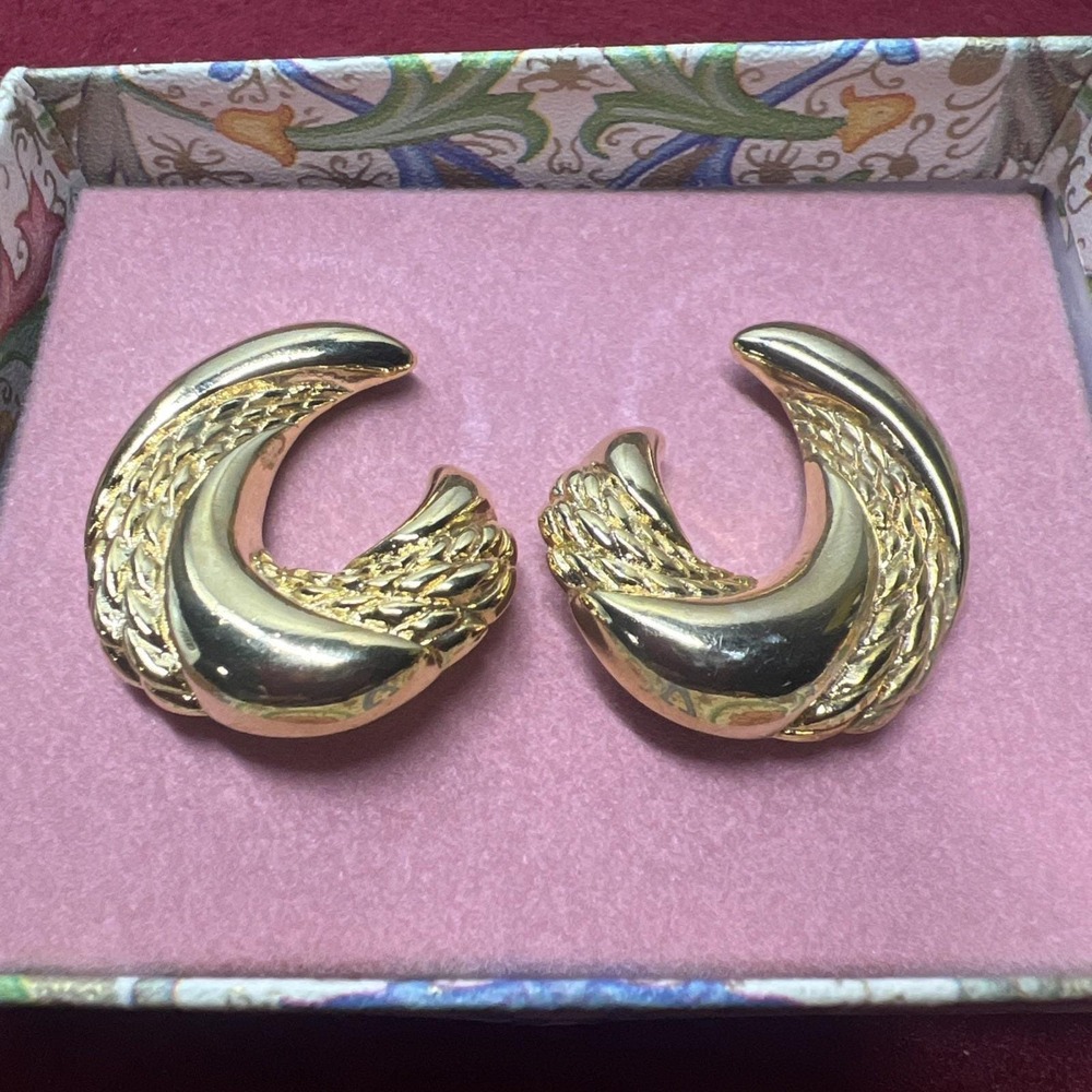 Vintage Crescent Swirl Gold‎ Tone Pierced Earrings